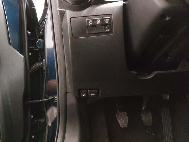 Mazda 2 e-Skyactiv Homura • Full LED — 7