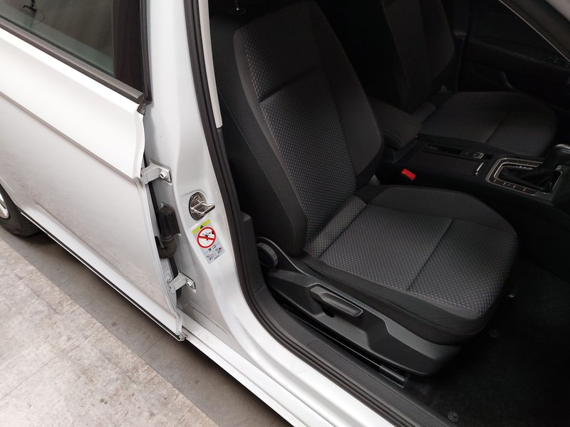 Volkswagen Passat Variant 2.0 TDI automatik • bežično punjenje • LED — 10