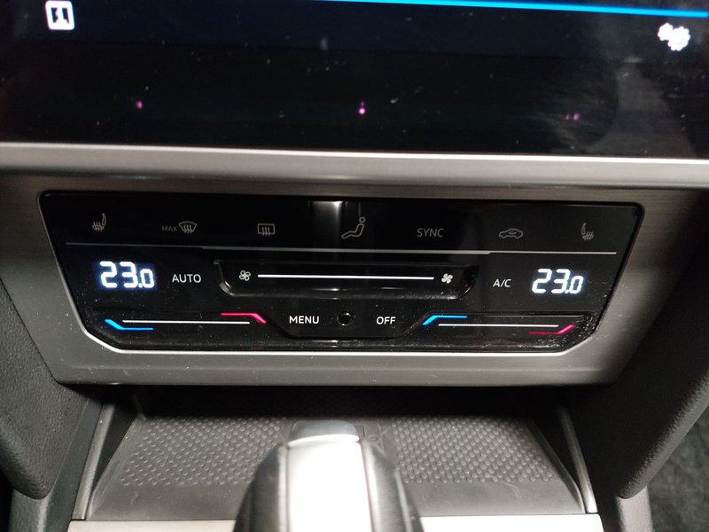 Volkswagen Passat Variant 2.0 TDI automatik • bežično punjenje • LED — 15