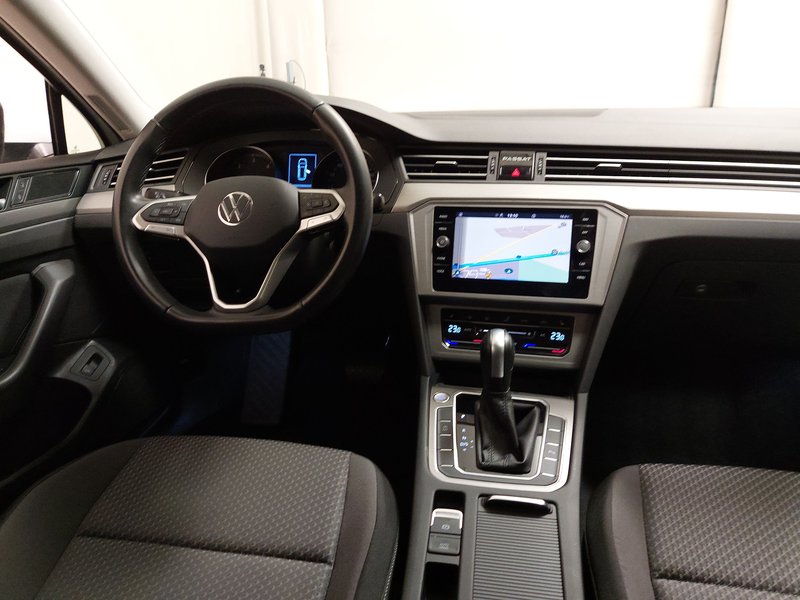Volkswagen Passat Variant 2.0 TDI automatik • bežično punjenje • LED — 17
