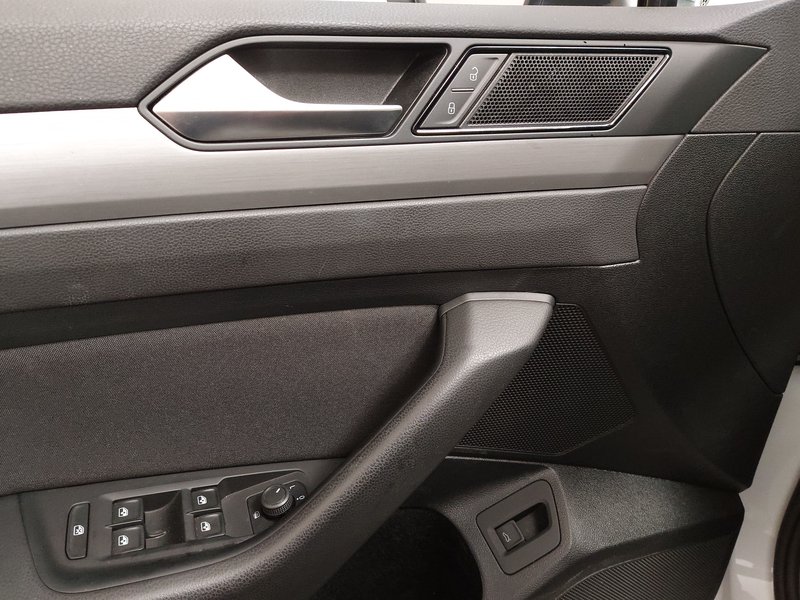 Volkswagen Passat Variant 2.0 TDI automatik • bežično punjenje • LED — 5
