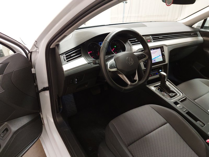 Volkswagen Passat Variant 2.0 TDI automatik • bežično punjenje • LED — 6