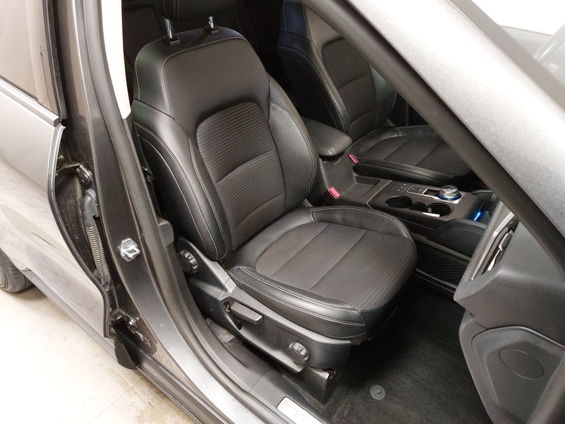 Ford Kuga 2.0 EcoBlue Titanium X automatik • AHK • el. peta vrata — 10