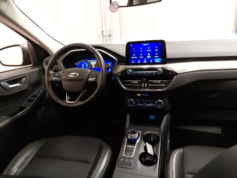Ford Kuga 2.0 EcoBlue Titanium X automatik • AHK • el. peta vrata — 17