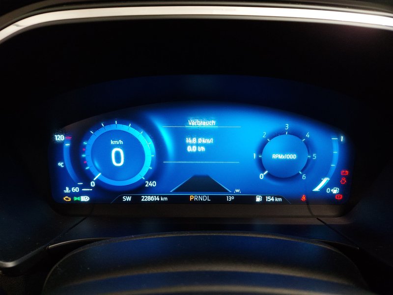 Ford Kuga 2.0 EcoBlue Titanium X automatik • AHK • el. peta vrata — 21