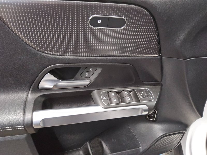 Mercedes-Benz GLB 220 d automatik Progressive • ACC • LED — 10