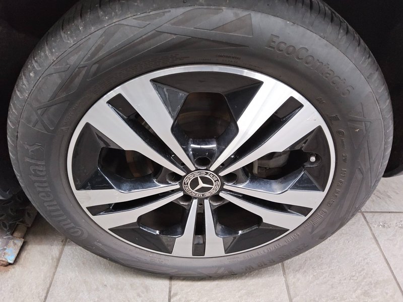 Mercedes-Benz GLB 220 d automatik Progressive • ACC • LED — 11