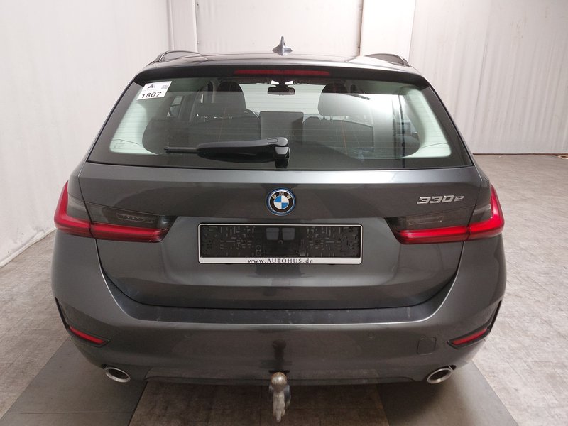 BMW 330e Touring Sport Line automatik • ACC • AHK — 14