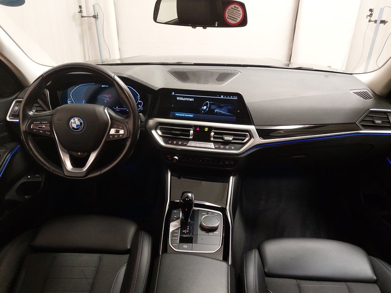 BMW 330e Touring Sport Line automatik • ACC • AHK — 16