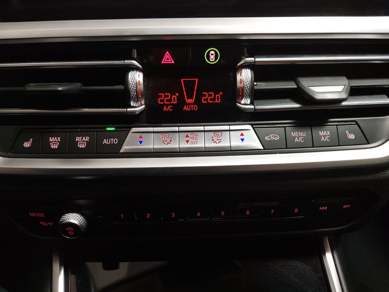 BMW 330e Touring Sport Line automatik • ACC • AHK — 19