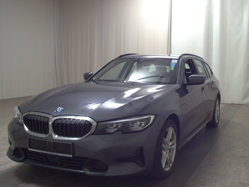 BMW 330e Touring Sport Line automatik • ACC • AHK — 2