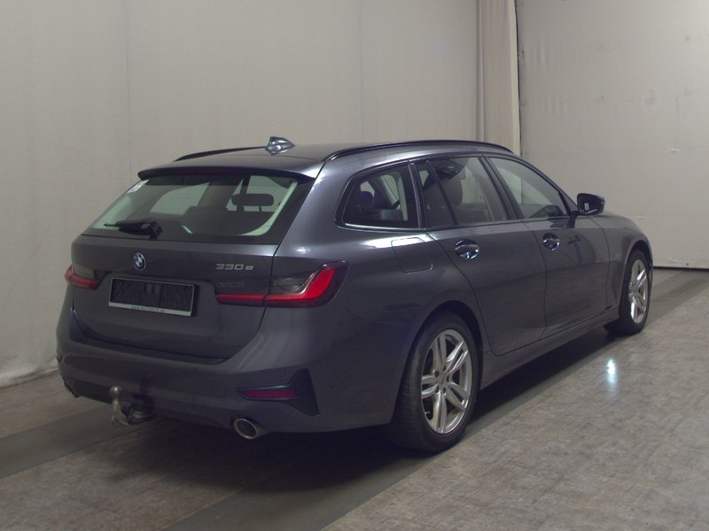 BMW 330e Touring Sport Line automatik • ACC • AHK — 4