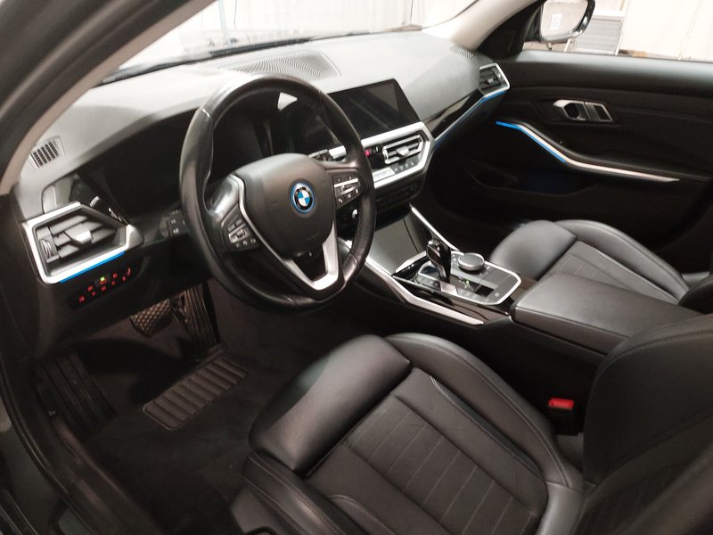 BMW 330e Touring Sport Line automatik • ACC • AHK — 6