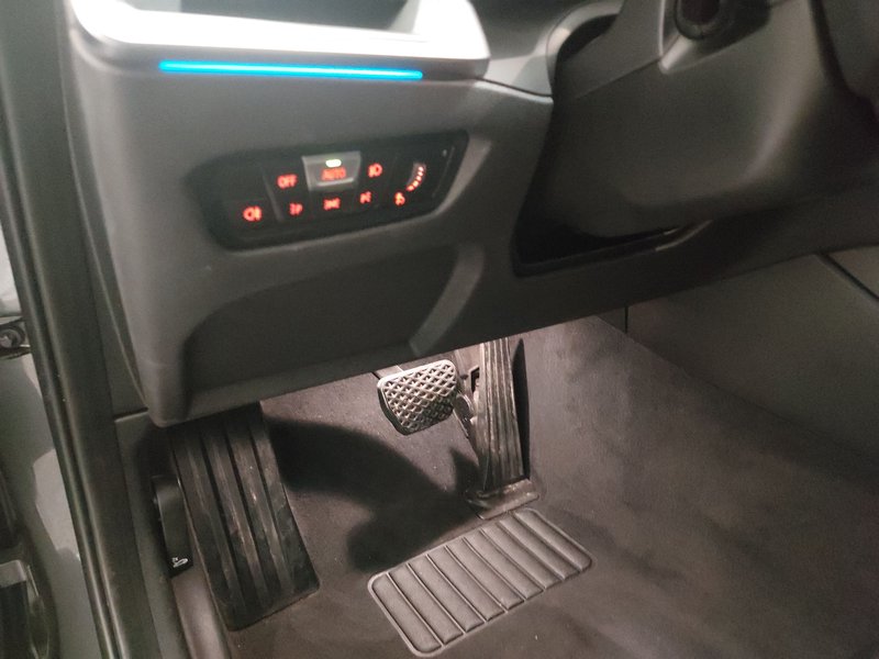 BMW 330e Touring Sport Line automatik • ACC • AHK — 7