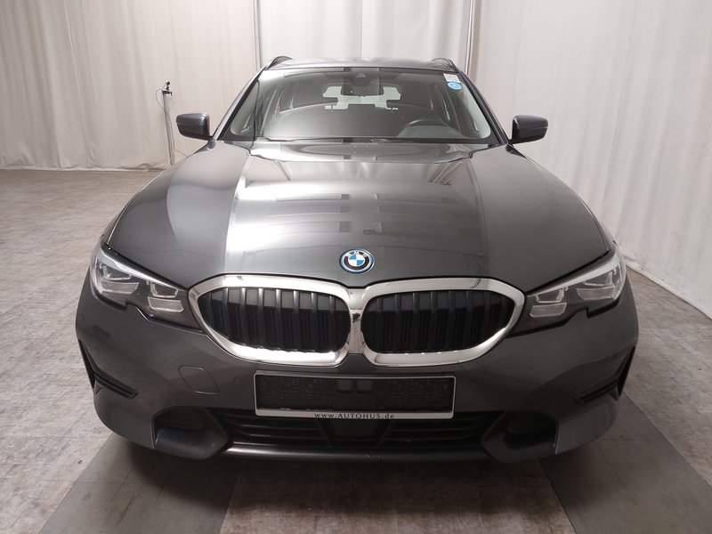 BMW 330e Touring Sport Line automatik • ACC • AHK — 9