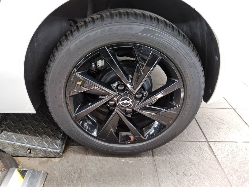 Opel Corsa 1.2 • LED • senzori straga — 10
