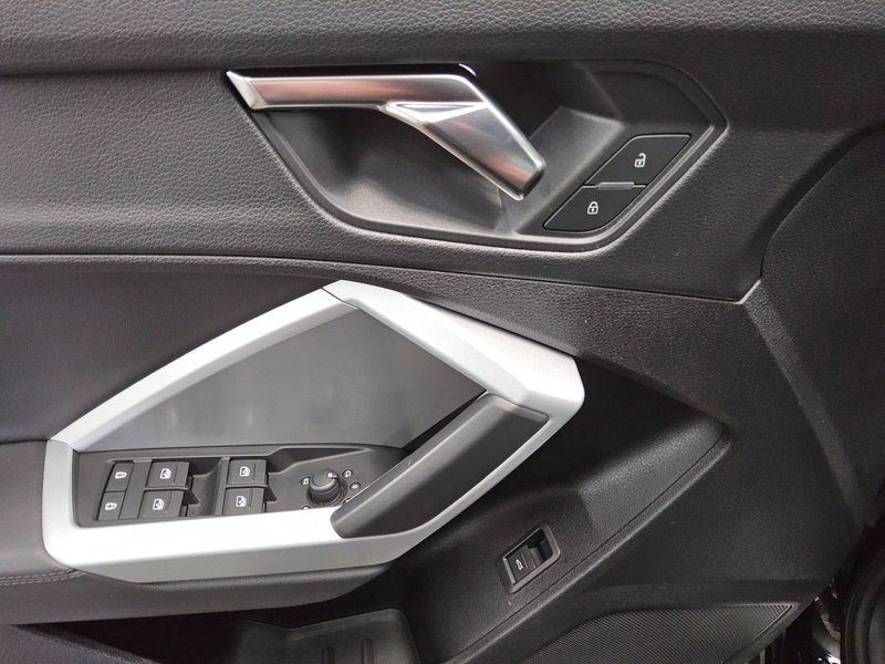 Audi Q3 35 TDI automatik advanced • ACC • Full LED — 10