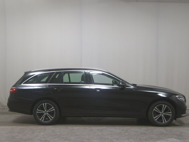 Mercedes-Benz E 220 d karavan automatik Avantgarde • LED • digitalni instrumenti
