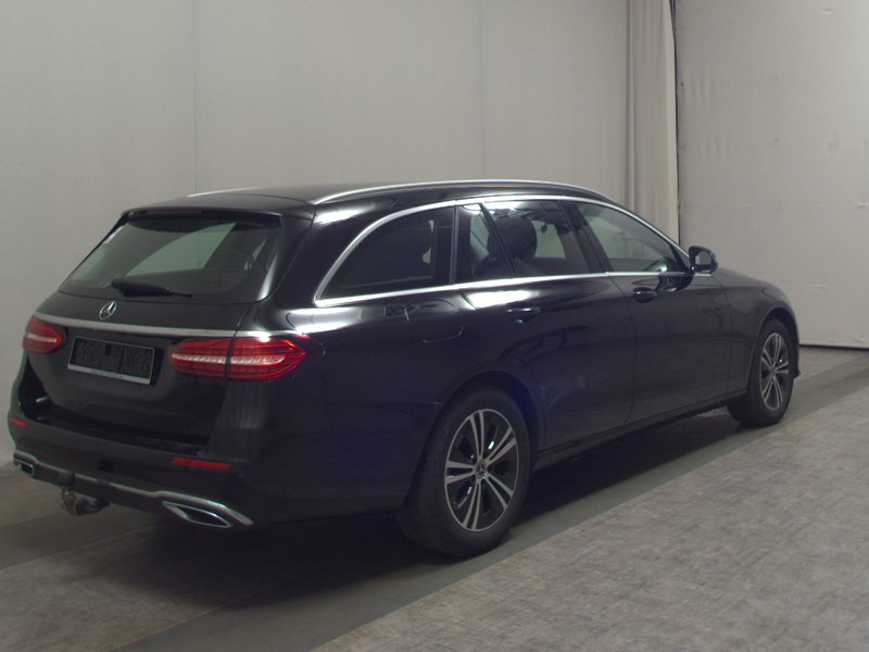 Mercedes-Benz E 220 d karavan automatik Avantgarde • LED • digitalni instrumenti — 4