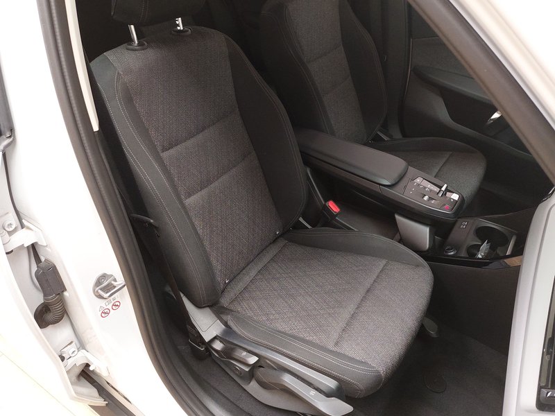 BMW iX1 xDrive automatik • LED • adaptivno ogibanje — 10