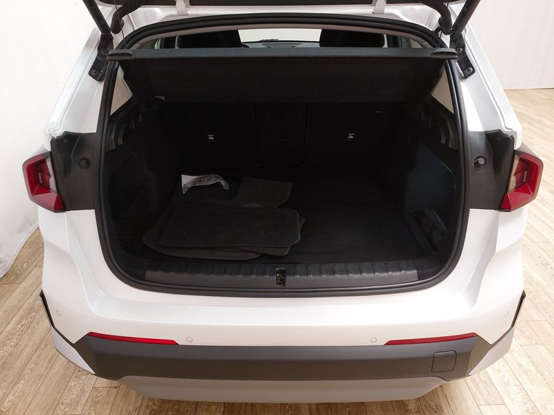 BMW iX1 xDrive automatik • LED • adaptivno ogibanje — 15
