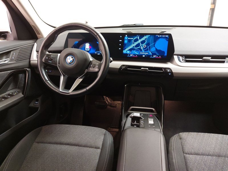 BMW iX1 xDrive automatik • LED • adaptivno ogibanje — 16