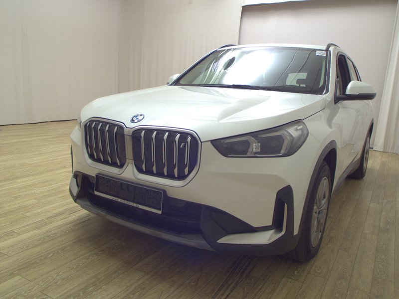 BMW iX1 xDrive automatik • LED • adaptivno ogibanje — 2