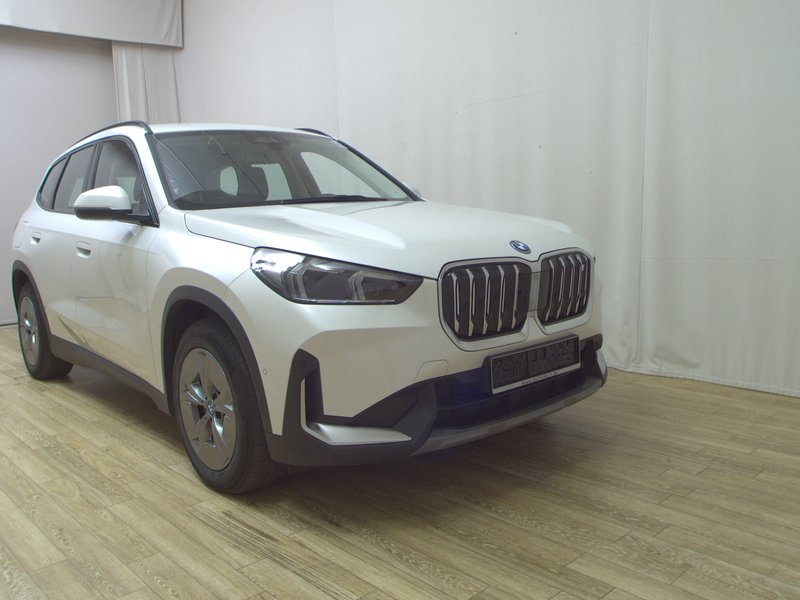 BMW iX1 xDrive automatik • LED • adaptivno ogibanje — 3
