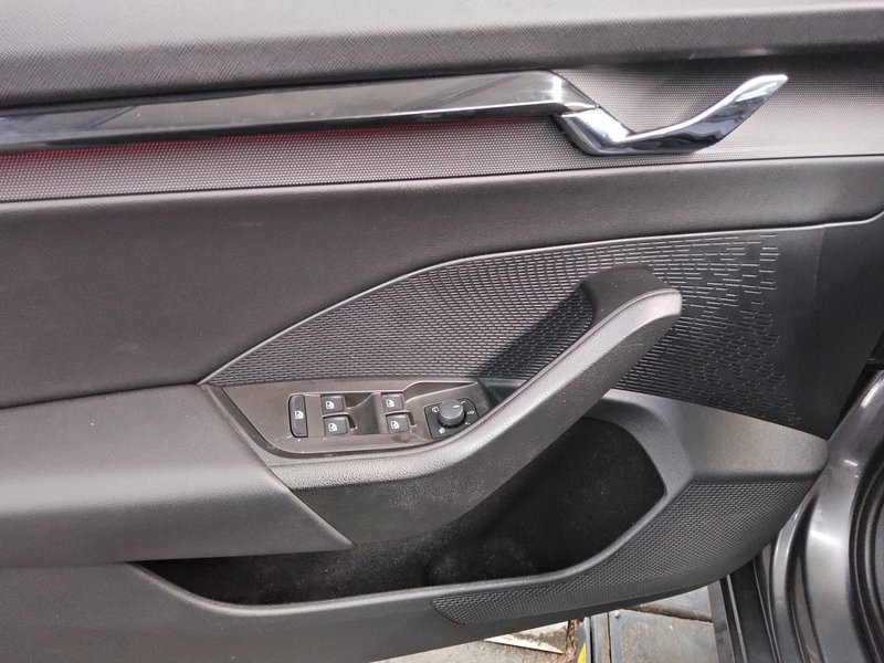 Škoda Octavia Combi 2.0 TDI Ambition automatik • ACC • LED — 10