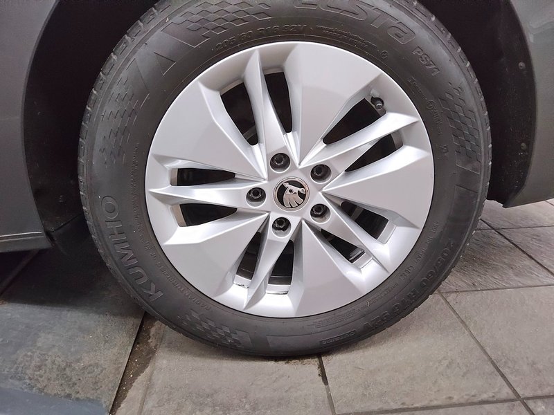 Škoda Octavia Combi 2.0 TDI Ambition automatik • ACC • LED — 11