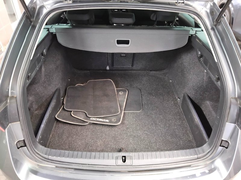 Škoda Octavia Combi 2.0 TDI Ambition automatik • ACC • LED — 12
