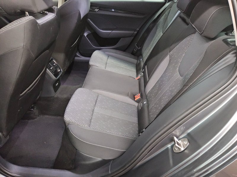 Škoda Octavia Combi 2.0 TDI Ambition automatik • ACC • LED — 13