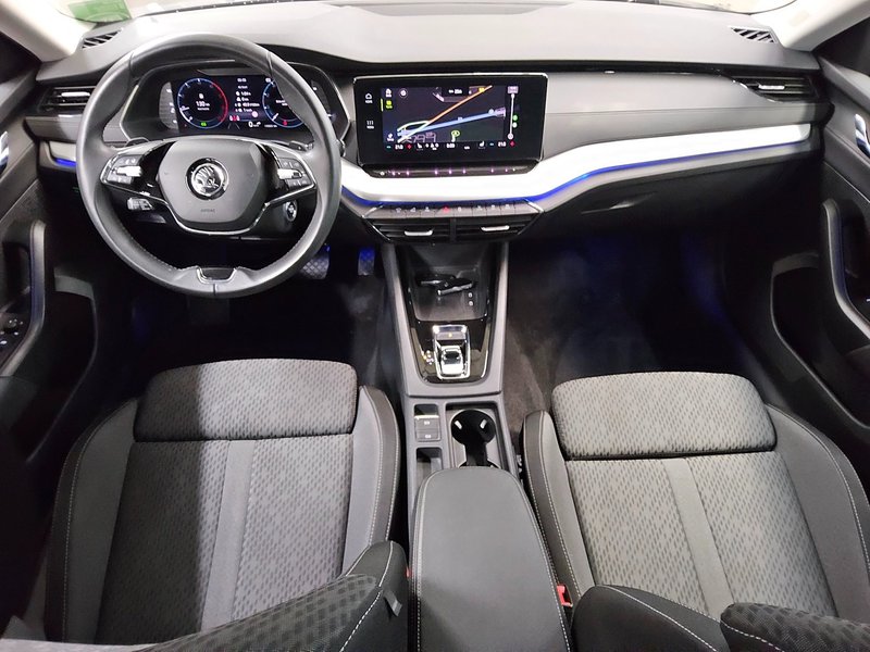 Škoda Octavia Combi 2.0 TDI Ambition automatik • ACC • LED — 5