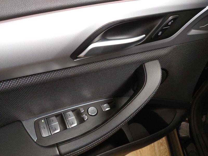 BMW X3 xDrive20d Advantage • HUD • digitalni instrumenti — 5