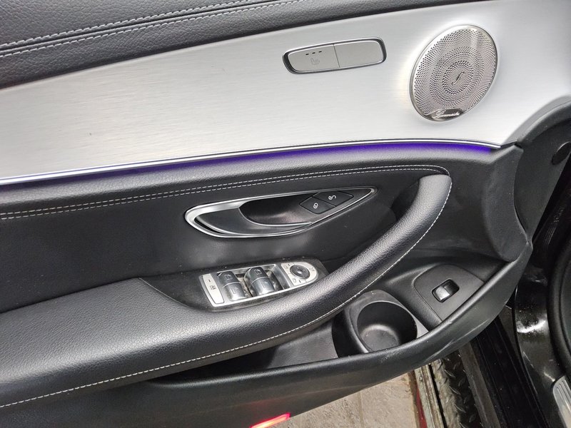 Mercedes-Benz E 220 d karavan automatik AMG Line • panorama • ACC — 10