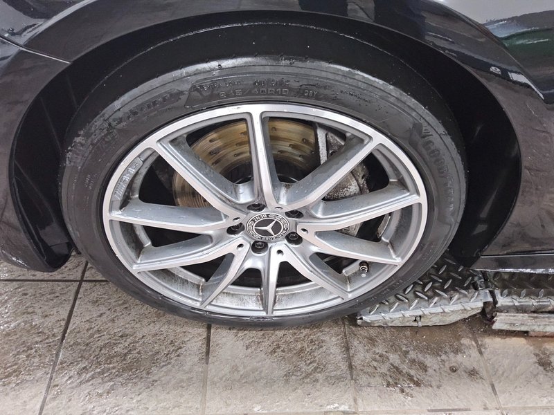 Mercedes-Benz E 220 d karavan automatik AMG Line • panorama • ACC — 11