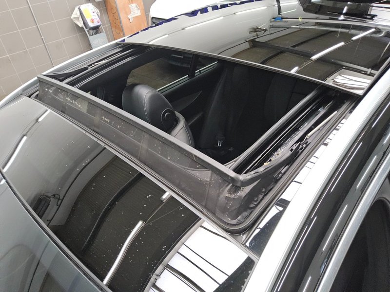Mercedes-Benz E 220 d karavan automatik AMG Line • panorama • ACC — 12