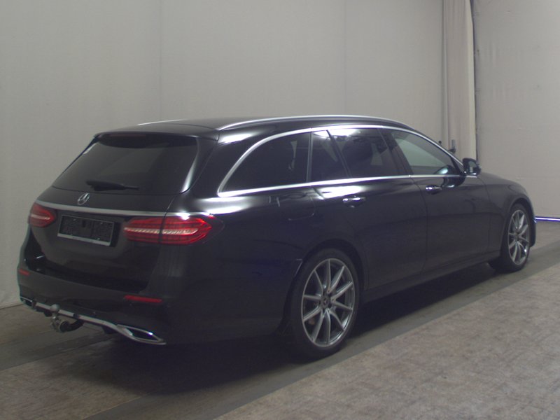 Mercedes-Benz E 220 d karavan automatik AMG Line • panorama • ACC — 4