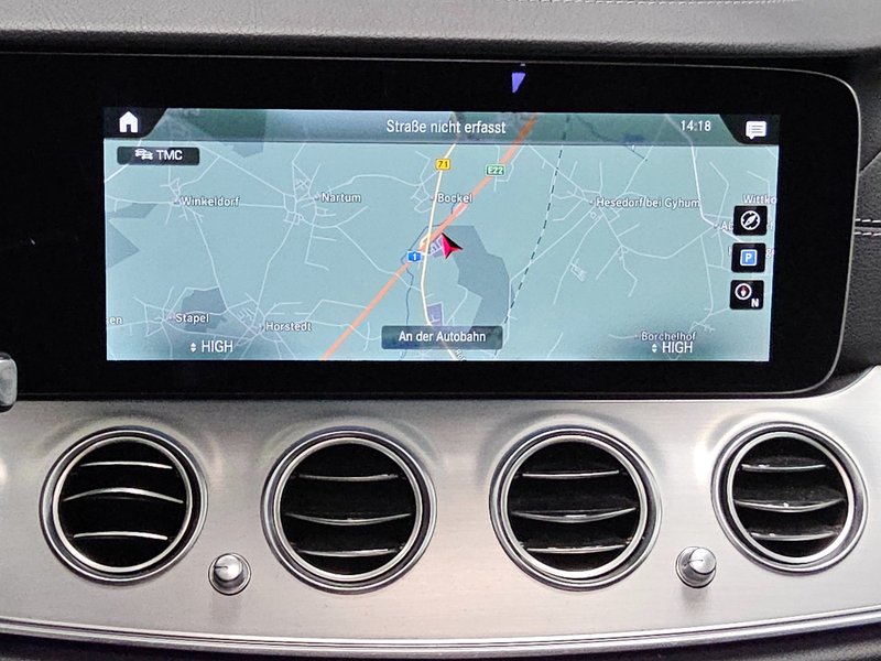 Mercedes-Benz E 220 d karavan automatik AMG Line • panorama • ACC — 7
