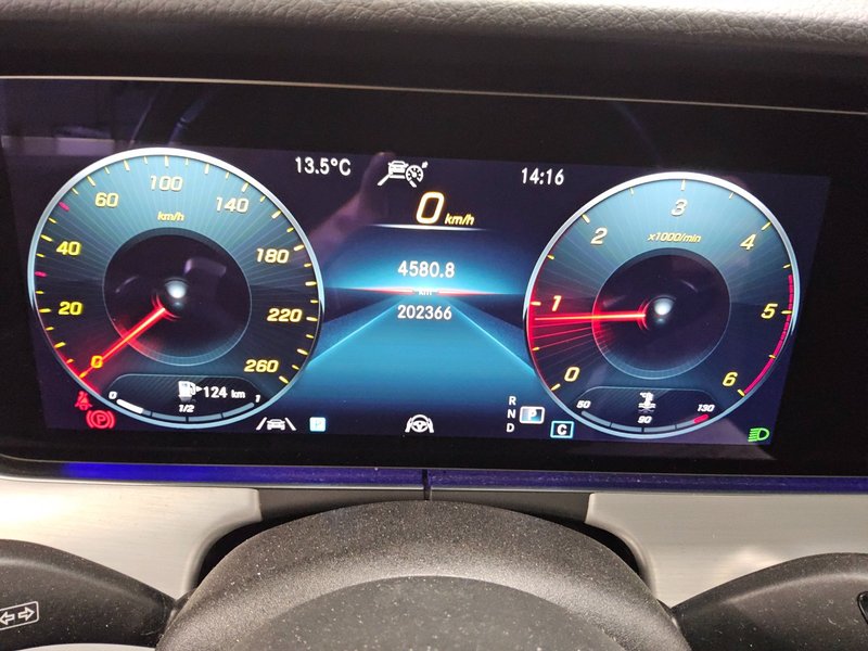 Mercedes-Benz E 220 d karavan automatik AMG Line • panorama • ACC — 8