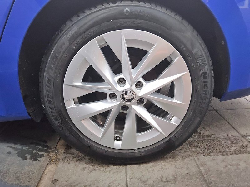 Škoda Octavia Kombi 2.0 TDI Style • HUD • Full LED — 11