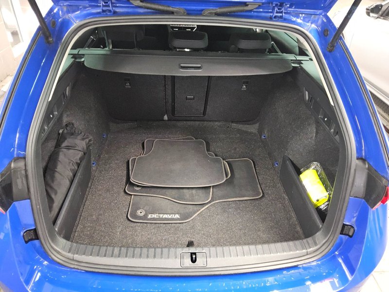 Škoda Octavia Kombi 2.0 TDI Style • HUD • Full LED — 12