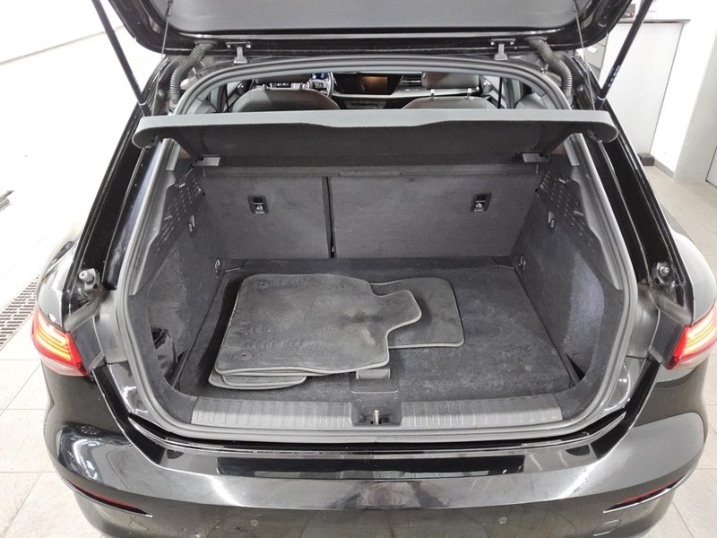 Audi A3 Sportback 30 TFSI • kuka za vuču • LED — 12