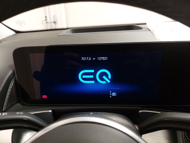 Mercedes-Benz EQB 250 Progressive • HUD • Full LED — 22