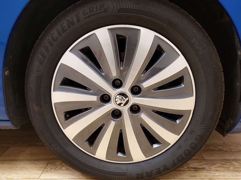 Škoda Superb Kombi 1.4 TSI automatik iV Style • ACC • 360° kamera — 11