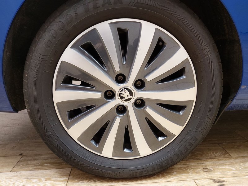 Škoda Superb Kombi 1.4 TSI automatik iV Style • ACC • 360° kamera — 15
