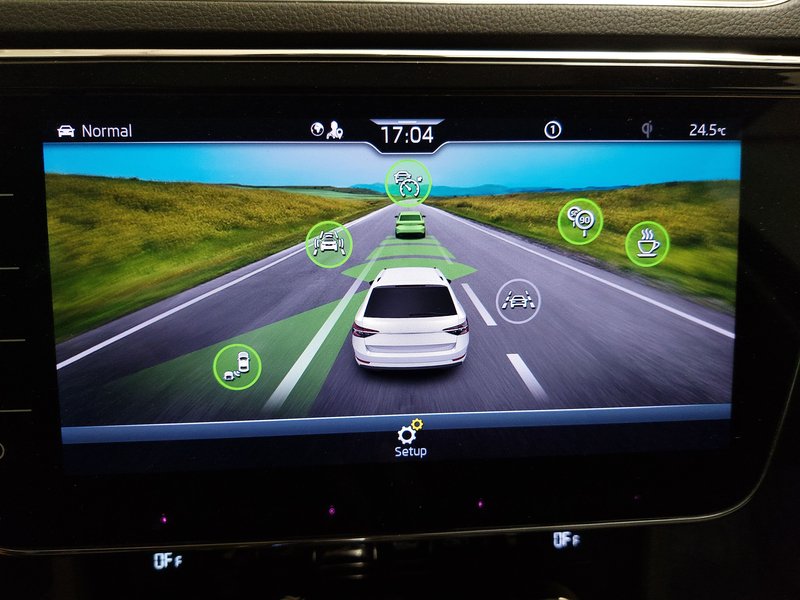 Škoda Superb Kombi 1.4 TSI automatik iV Style • ACC • 360° kamera — 21