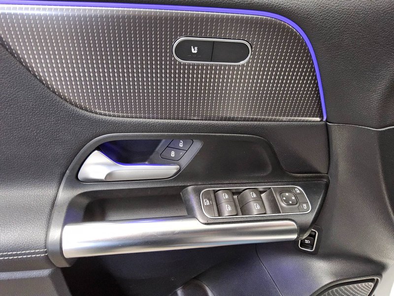 Mercedes-Benz EQA 250 • LED • digitalni instrumenti — 10