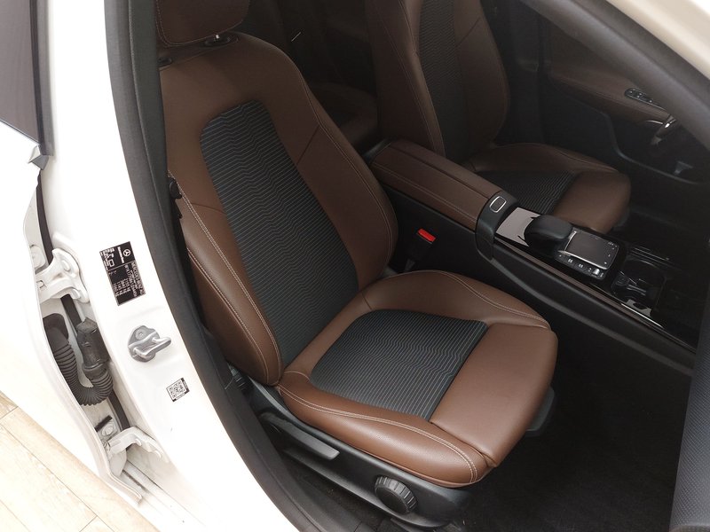 Mercedes-Benz A 250 e automatik Progressive • Full LED • digitalni instrumenti — 10