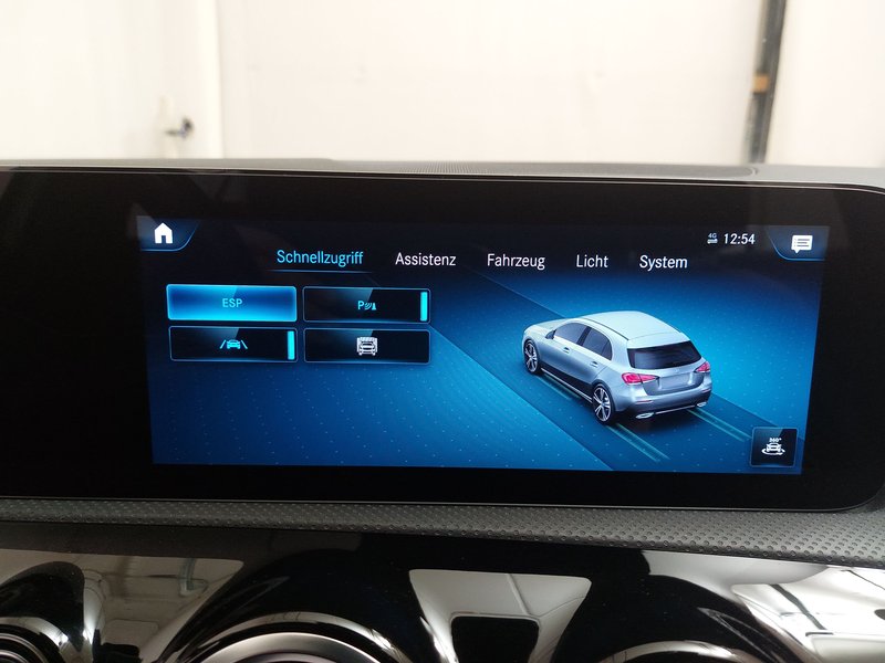 Mercedes-Benz A 250 e automatik Progressive • Full LED • digitalni instrumenti — 19
